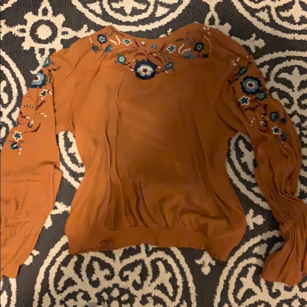 Light blousy long sleeve shirt